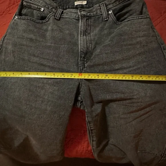 Levi’s Cinch Barrel Leg Women Jeans in Faded Black - Picture 11 of 13